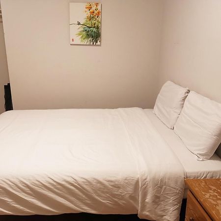 Cozy Private Rm Heart Of North York Free Parking Full Kitchen Close To Downtown Apartment Торонто Екстериор снимка
