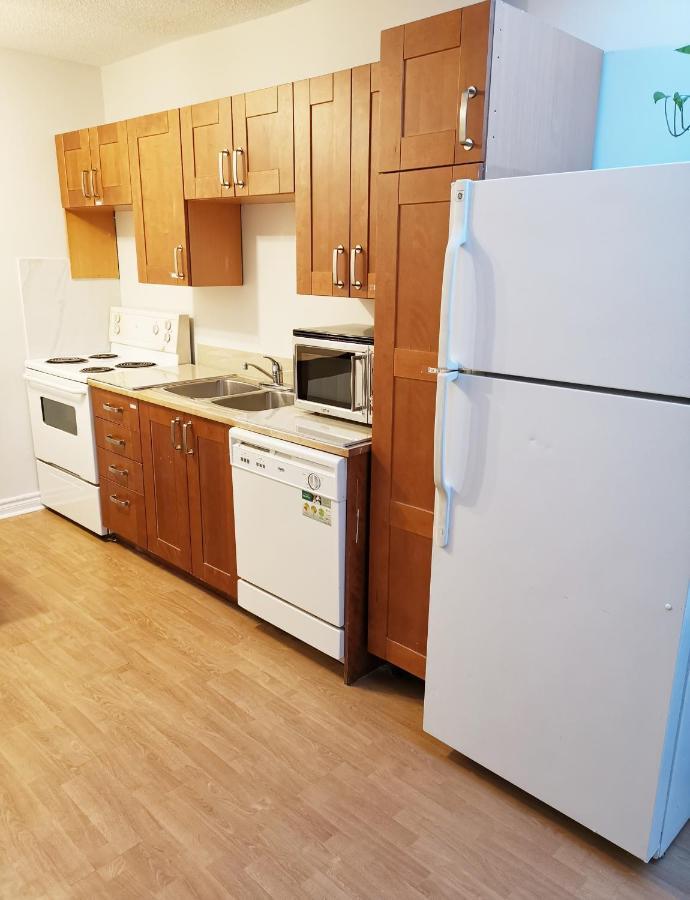 Cozy Private Rm Heart Of North York Free Parking Full Kitchen Close To Downtown Apartment Торонто Екстериор снимка