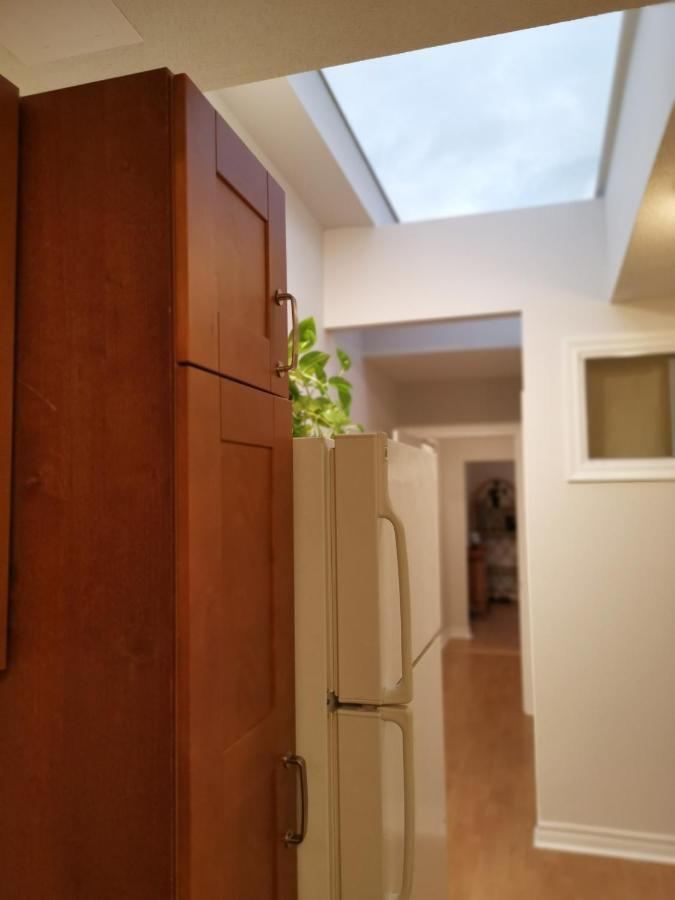 Cozy Private Rm Heart Of North York Free Parking Full Kitchen Close To Downtown Apartment Торонто Екстериор снимка